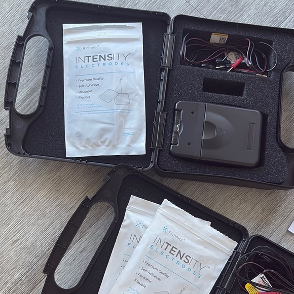 TENS Unit with instructions and electrodes for relief of joints and muscles - Picture 4 of 8